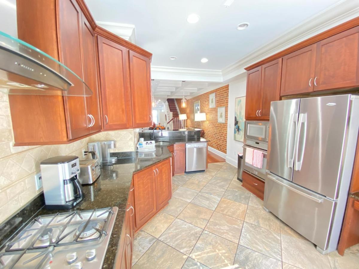 Classy Victorian Brownstone Subway Shopping Washington Eksteriør bilde