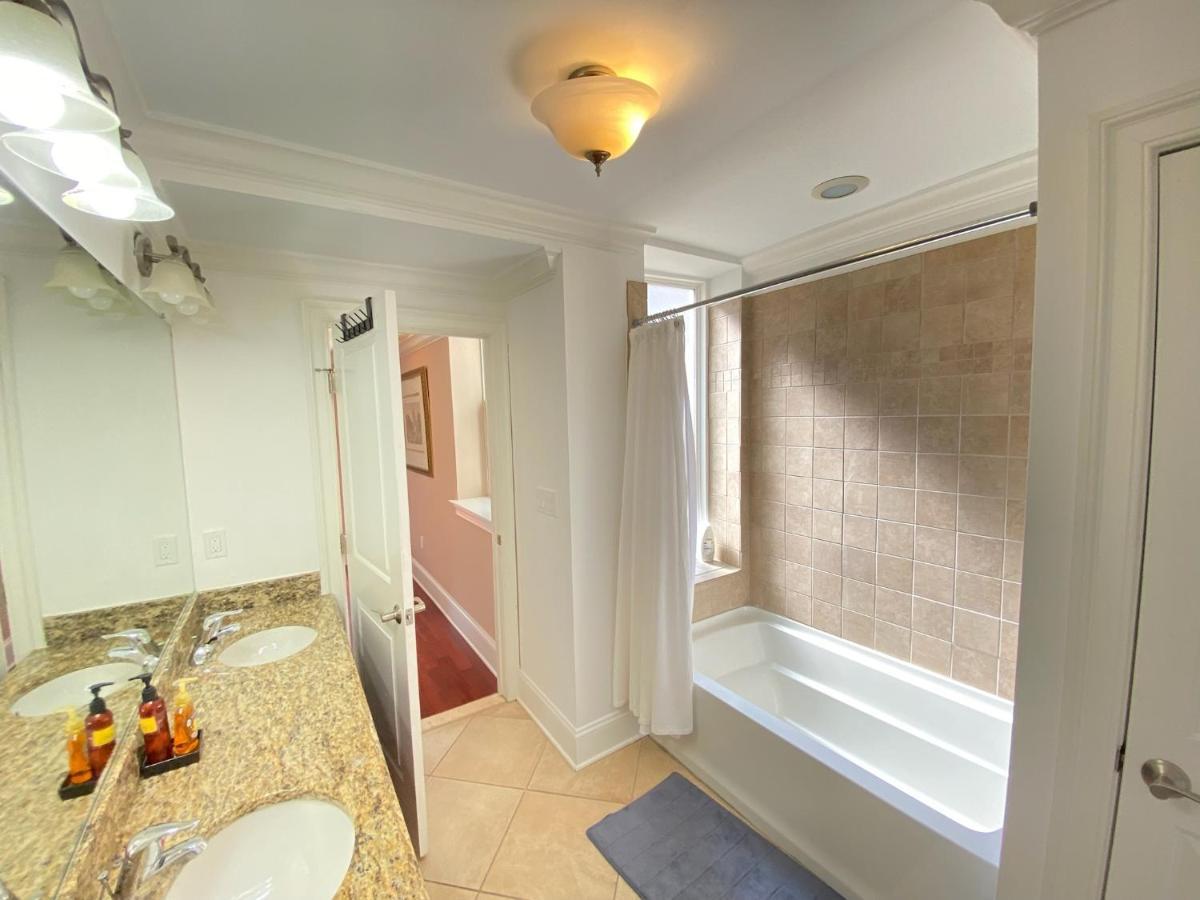Classy Victorian Brownstone Subway Shopping Washington Eksteriør bilde